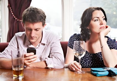phubbing, ningufoneo, adicción al celular, adicción a redes sociales, soledad, parejas
